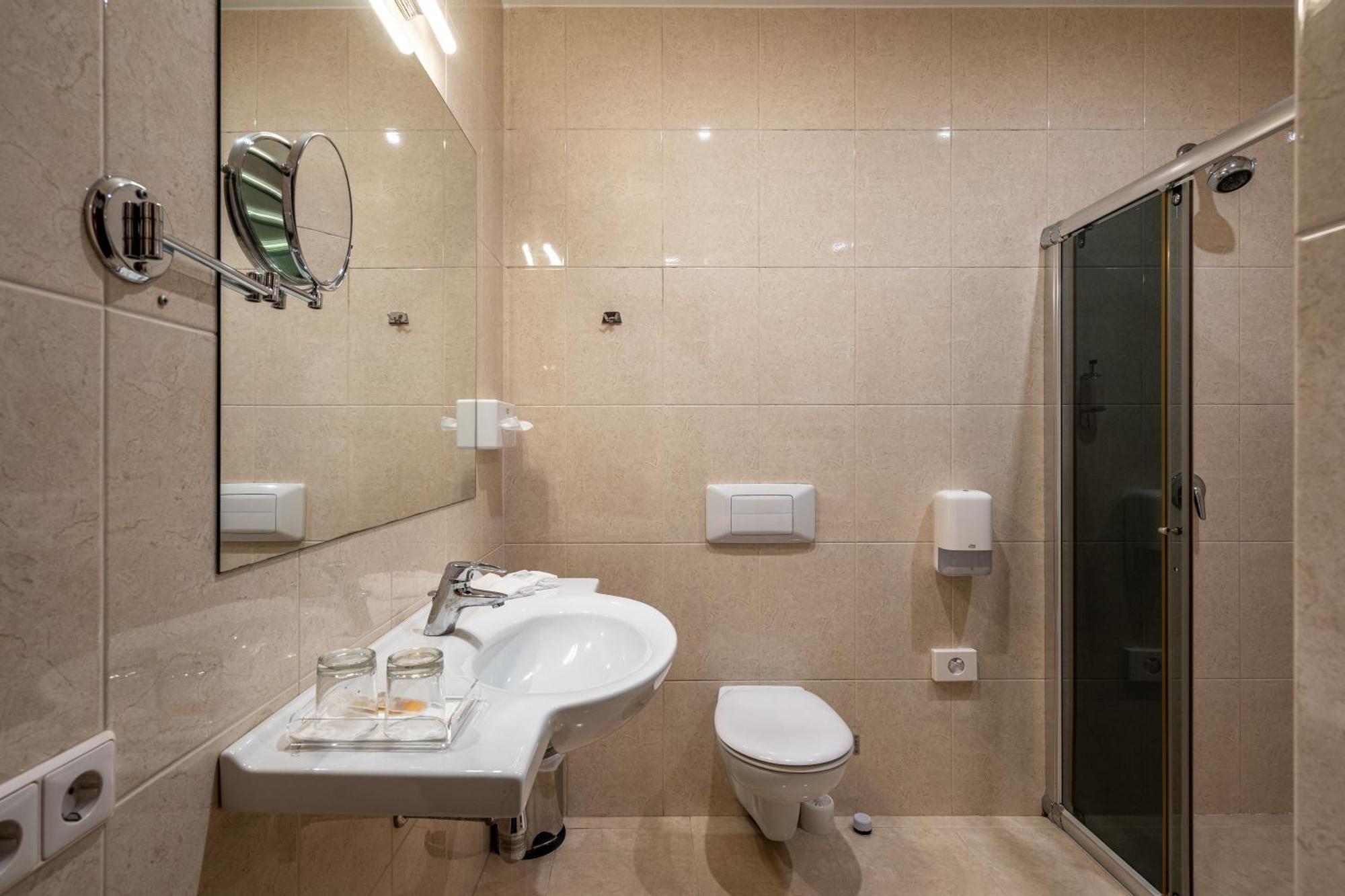 Hotel Sfinksas Kaunas Kültér fotó